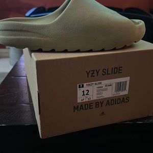 Yeezy Slide Resin